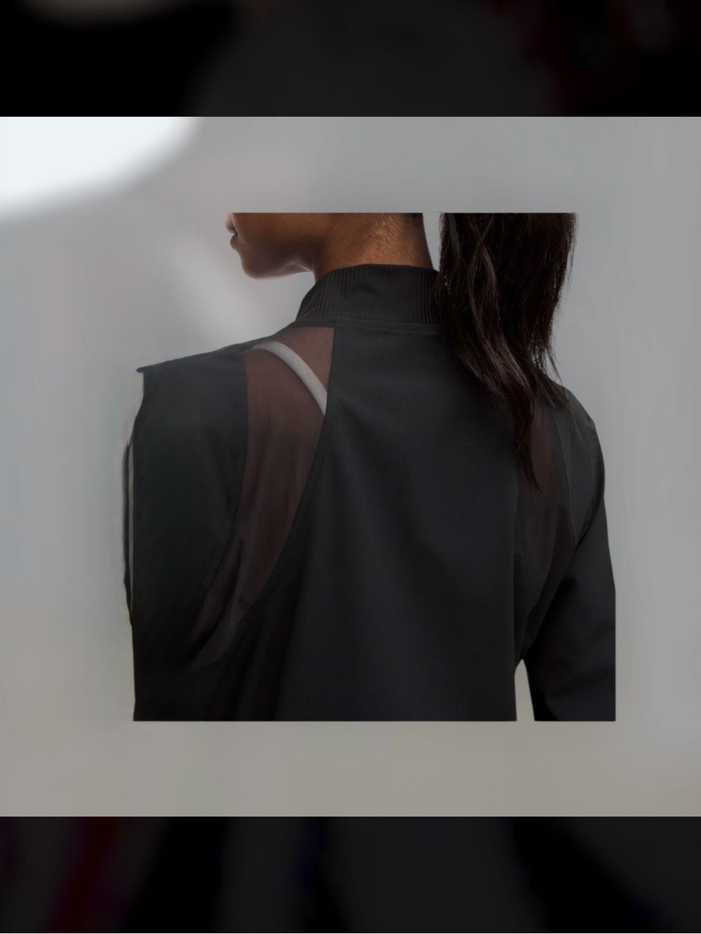 Lululemon Mesh-Ventilated Tennis
Jacket
Black - Picture 3 of 6